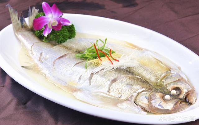 清蒸鱼怎么做才能既美观又美味，武汉名菜清蒸武昌鱼怎么做