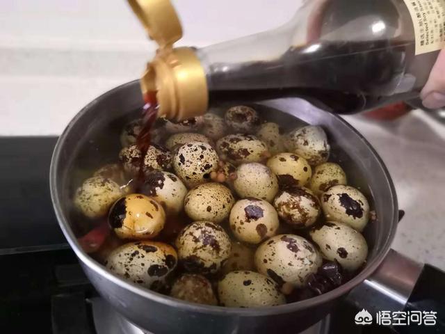 乡巴佬蛋这样做比买的还好吃，卤带壳的鸡蛋怎样既入味形状又比较完整