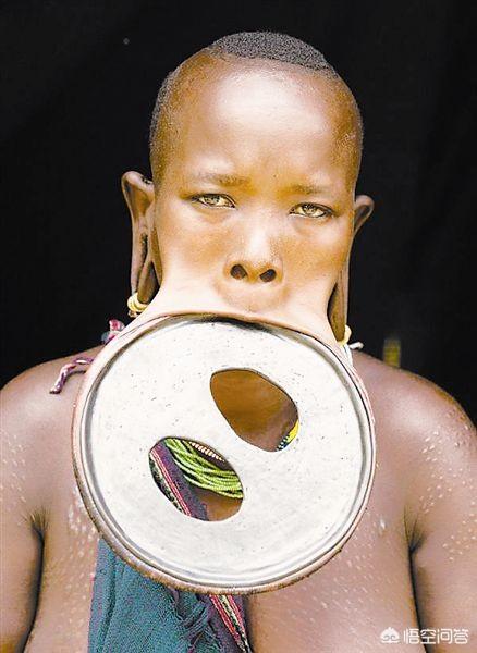 非洲神秘的唇盘族，为什么有些非洲原始部落的人要戴唇盆
