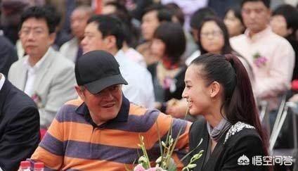 杨子为什么会看上黄圣依:黄圣依首晒一家四口全家福，她和杨子到底什么时候在一起的？
