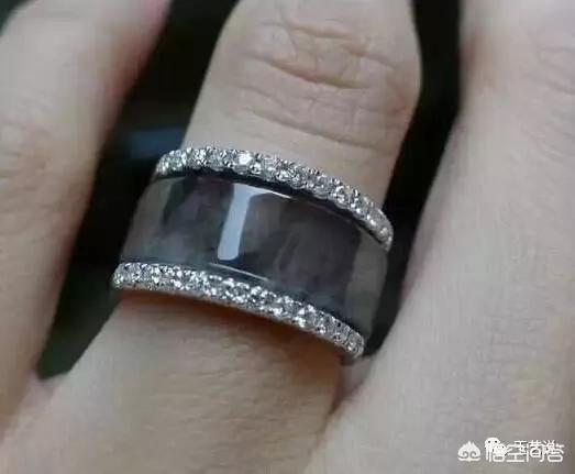 玉镯可以修复吗,玉镯断成3截，有办法补救吗？