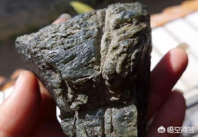 姐堆翡翠原石特点,如何根据原石皮壳特征判断翡翠内部好坏？