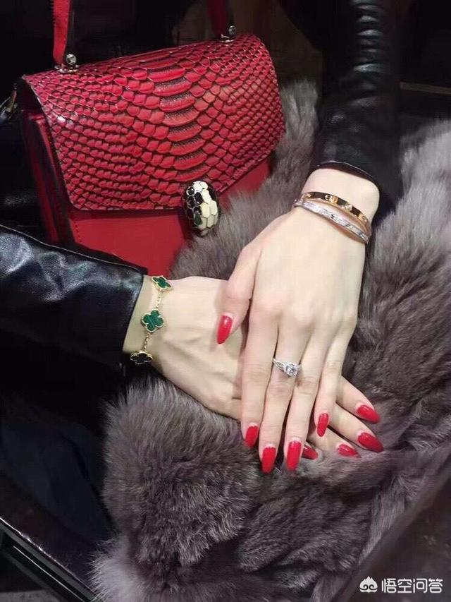 30克金手镯图片,金手镯什么款式比较适合30岁的人？