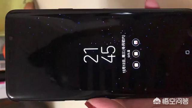 iPhoneXS max和三星s9+相比,哪个手机的屏幕素质更好？