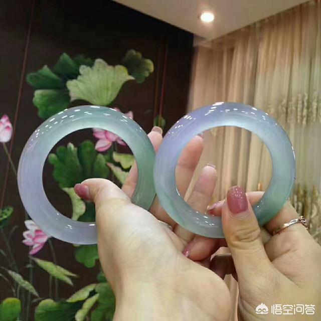 翡翠原石颜色等级和图片,翡翠原石，刚入行的玩家该如何去选择？