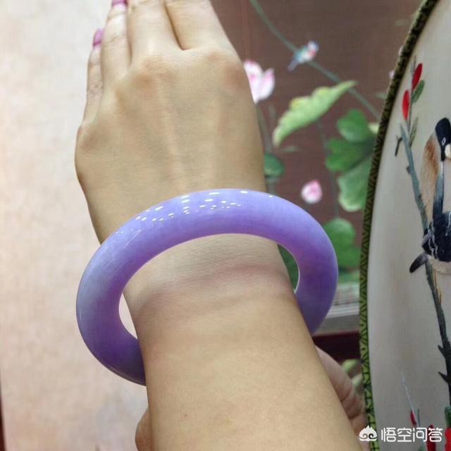 上万的翡翠手镯图片,几万左右的翡翠手镯是什么样子的？