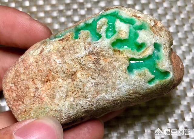 翡翠原石人工假皮,为什么网上有人抱怨翡翠原石骗人？