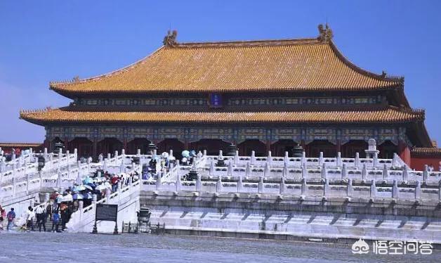 和珅和严嵩都是皇帝的钱袋子,这两个人哪个更高明一些？