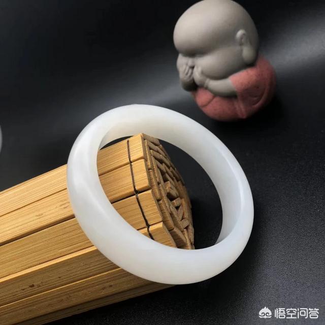 碧玉手镯价格多少,一万五预算，能买个什么样的玉镯？