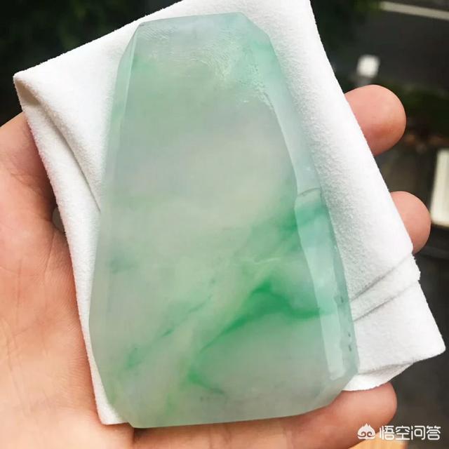 翡翠雕刻,翡翠雕刻，越简洁价格就越高吗？