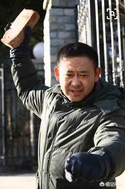 目前街头格斗最强的冷兵器（或兵器组）是什么？