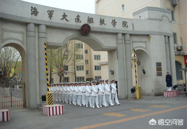 当武警要上什么学校，孩子现在是当兵第三年，武警部队，还可以报考军事院校吗