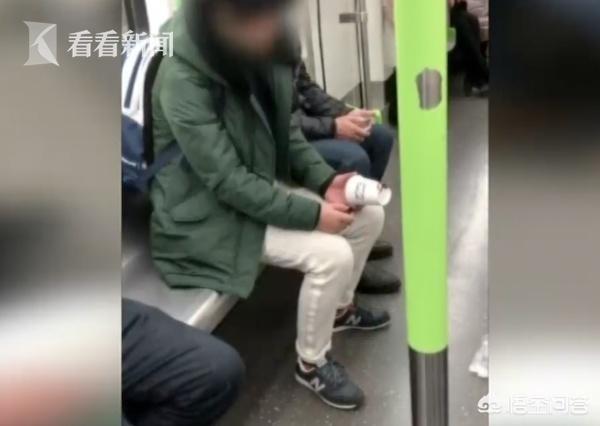 如何看待野蛮女孩在武汉地铁上点燃纸杯还撒泼？都不知道危险的吗？