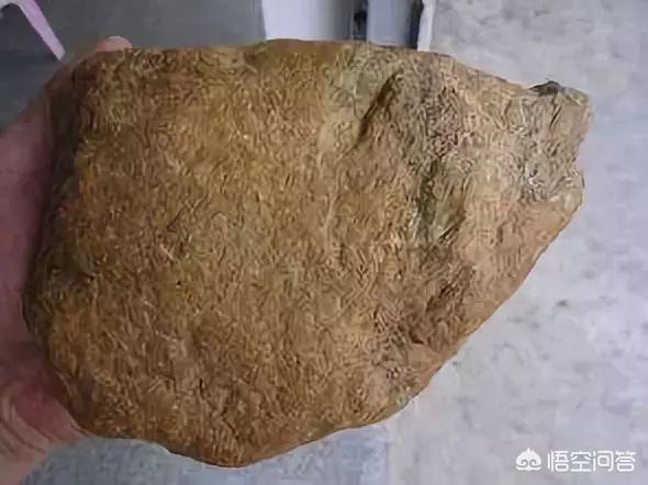 姐堆翡翠原石特点,如何根据原石皮壳特征判断翡翠内部好坏？