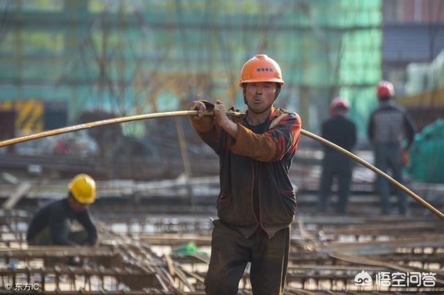 建筑工地的农民工真的能每天挣七八百元吗？