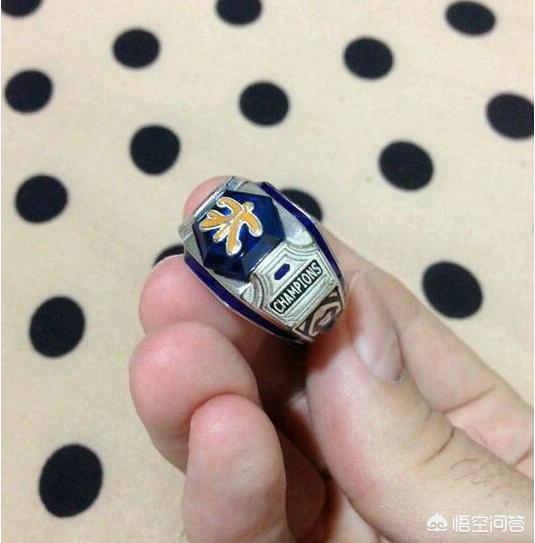 LOL从S1到S8冠军戒指曝光,SKT三冠王,IG的最奢华,你觉得哪个最好看？