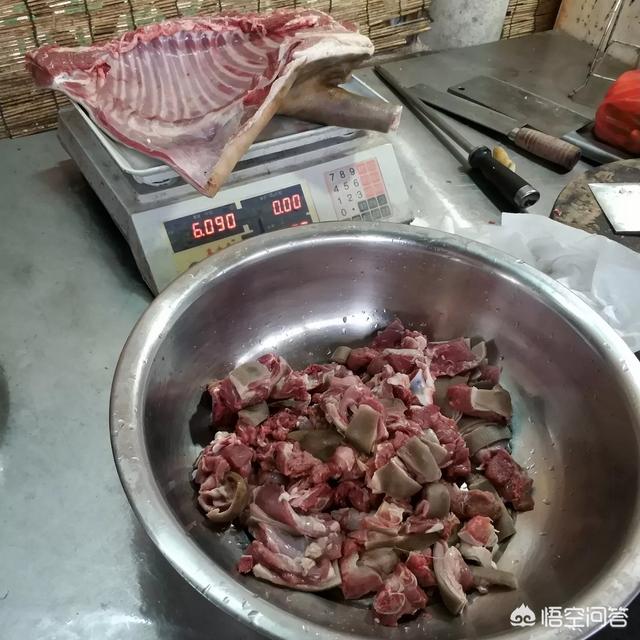 新疆羊肉都是怎么处理和烹饪的，羊肉都膻吗白切羊、清水羊肉好吃吗怎么做才不膻