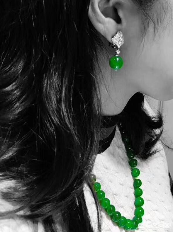 翡翠证书怎么看值不值钱,怎样分辨翡翠成品的价值？