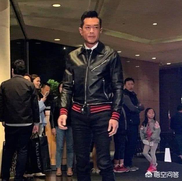 洪金宝追杀向华强:向华强跟洪金宝，两人到底谁怕谁？