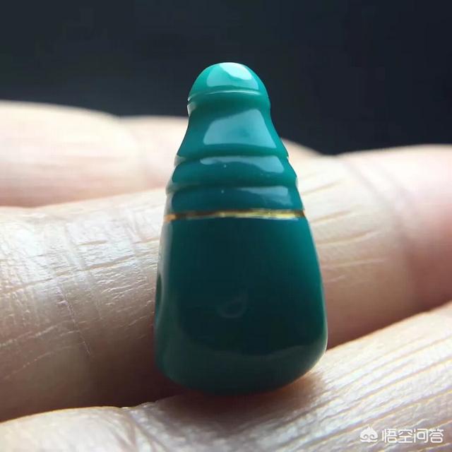 玉表面不光滑有小坑,绿松石珠子上有圆形的坑怎么回事？