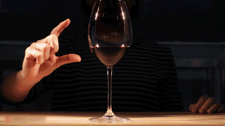 红酒的图片，用葡萄酒杯喝葡萄酒是“穷讲究”吗
