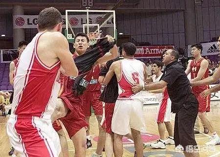 曹格打架:你觉得大本钟华莱士在nba打架能排第几名？