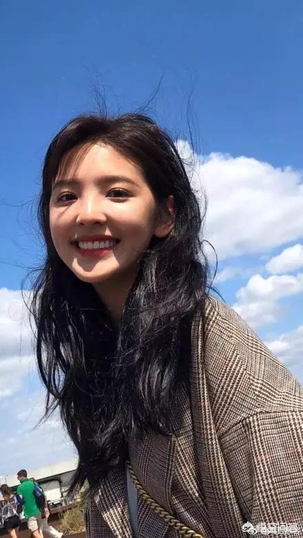 费启鸣章若楠:90后女演员章若楠为什么会被王思聪关注