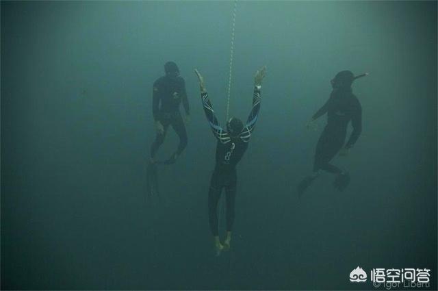 海底一万米吓疯潜水员，人类能够下潜到水下10000米吗，为什么？