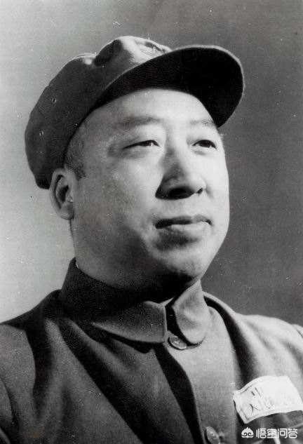 滕代远:《亮剑》里的“老总”是谁？和他一起聊天的那个长脸又是谁？
