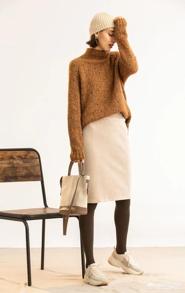 头条问答 - 卡其色裙子搭配什么颜色的打底裤好看?(17个回答)