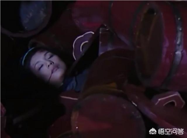 《康熙王朝》中容妃是康熙最喜欢的妃子，为什么会被康熙送入宗人府，后来又杀死所有看见她刷马桶的人？插图73