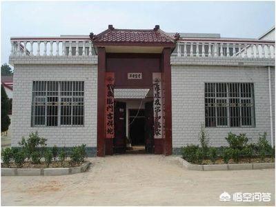 农村砖墙狗窝图片:农村砖砌狗窝图片 为什么现在农村有的装修房屋喜欢外面贴满瓷砖，而不装修里面呢？