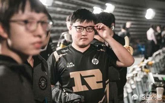 草莓直播暗示UZI下赛季将转会,网友表示：小狗拆队狂魔已实锤,你怎么看？