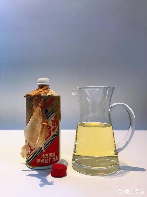 茅台酒和郎酒有什么不同，为什么贵州茅台和郎酒都是不透明的瓷瓶装而不用玻璃瓶