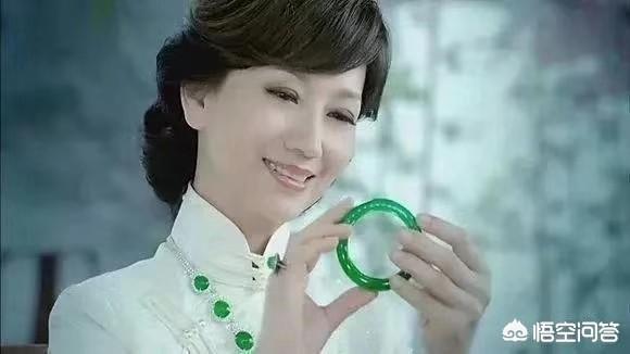 佩戴翡翠有什么讲究,如何佩戴翡翠才能显得有格调？