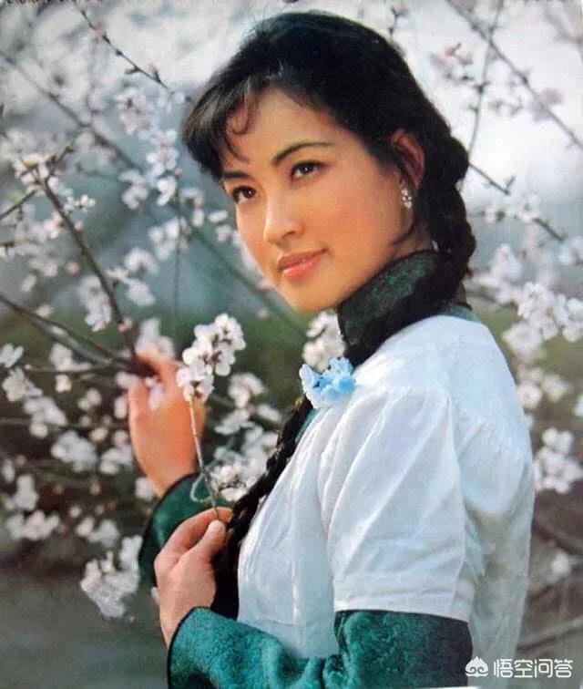 北影媛媛:北影三朵花刘晓庆、李秀明、张金玲，她们谁的演技最好？