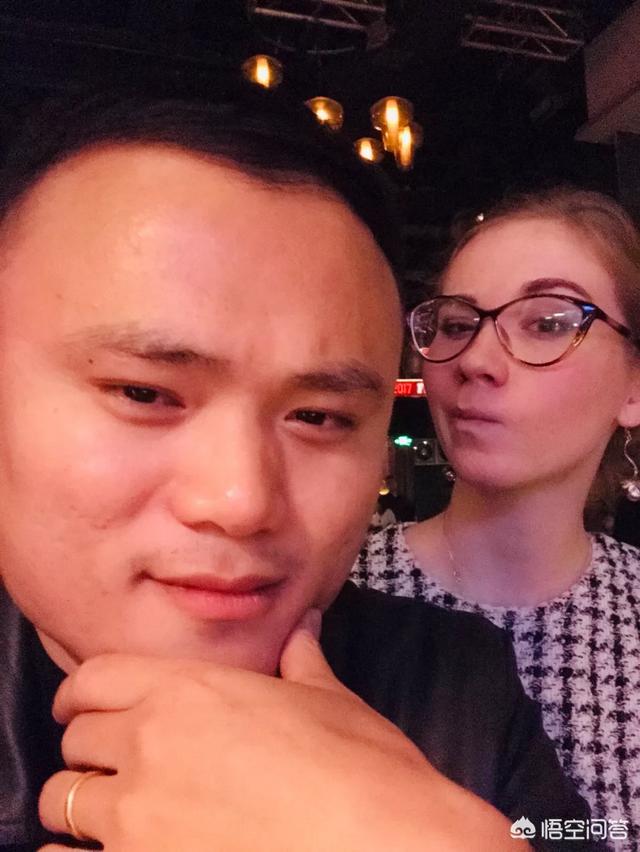 俄罗斯美女与大黄狗:俄罗斯美女嫁中国是否是彻头彻尾地媒体炒作的谎言？