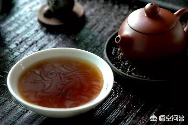 为什么有些茶汤上面会漂着一层油状物质？