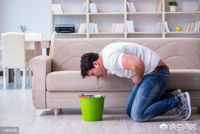 如何区分积食呕吐和受凉呕吐:孩子感冒发烧、积食呕吐，该怎么办？