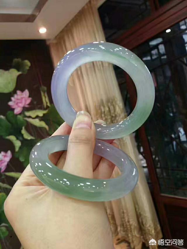 翡翠原石颜色等级和图片,翡翠原石，刚入行的玩家该如何去选择？