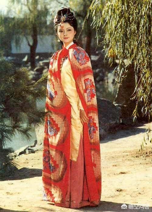 头条问答 - 《红楼梦》中,贾宝玉为何喜欢林黛玉而娶了薛宝钗?