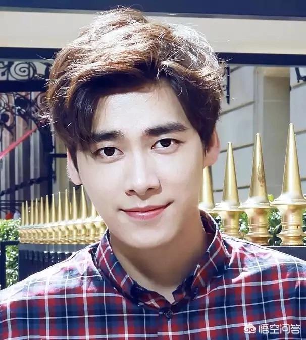 李易峰兰博基尼:李易峰新经纪人什么来头，为什么要替换之前的经纪人呢？