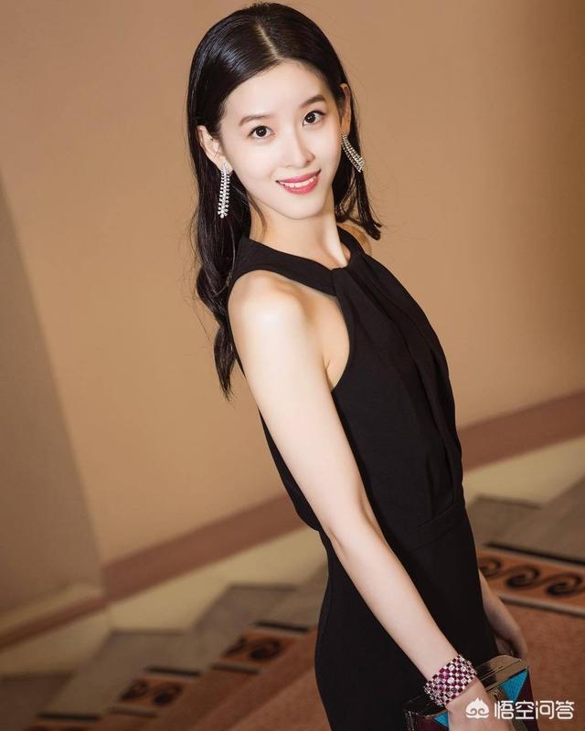 如何评价奶茶妹妹的长相？