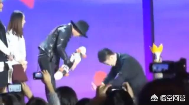 黄致列:对韩国艺人黄致列道歉事件愈演愈烈，对此你怎么看呢？