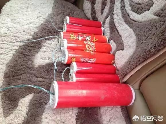 黑色大礼花:抚顺男子大集上买回礼花，燃放时双手被炸飞！你怎么看？
