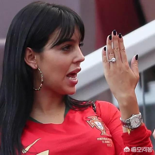 c罗与女友已完婚:C罗依然是未婚状态，他这种“只怀孕不结婚”的做法，你如何看待