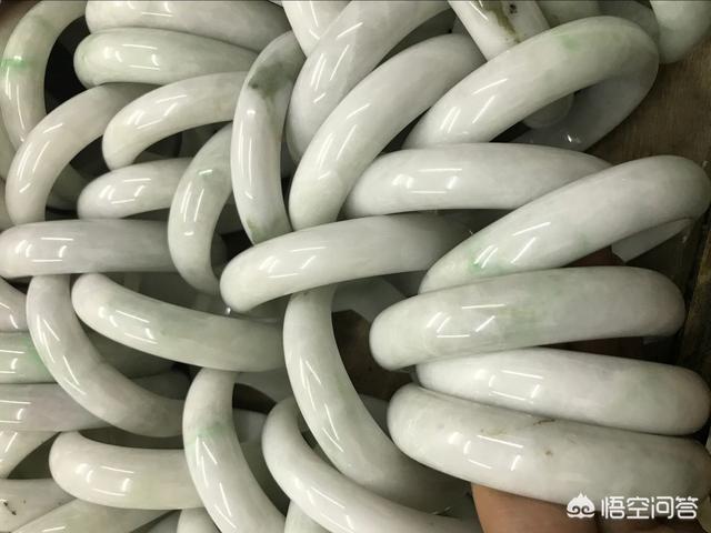 10万左右的翡翠手镯图片,几万左右的翡翠手镯是什么样子的？