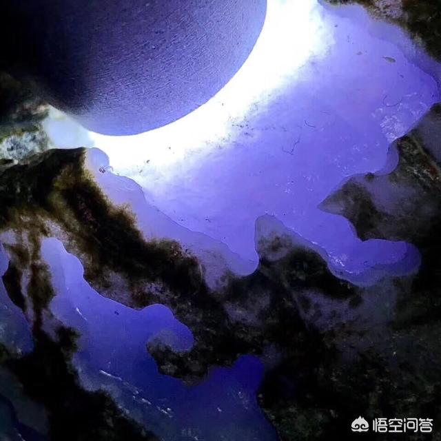 岫玉原石假皮怎么鉴别,为什么网上有人抱怨翡翠原石骗人？