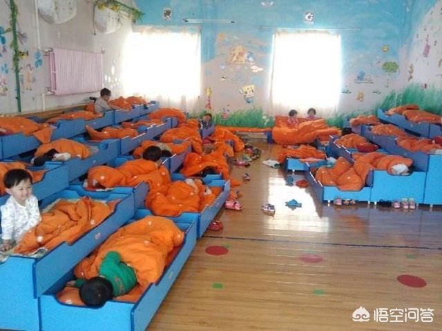 海豹集体午睡:孩子在幼儿园不午睡，怎么办