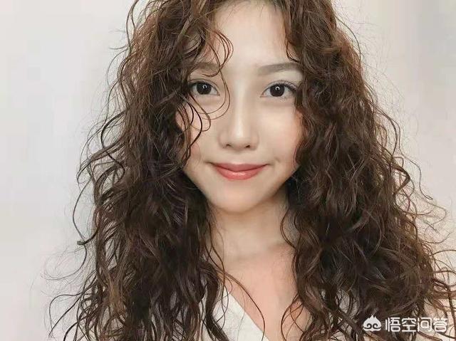 今年流行什么发型？什么颜色？